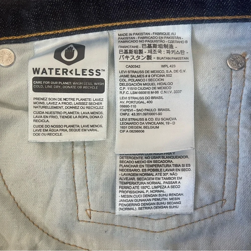 Men’s Dark Blue Levi’s Jeans Size 36 x 32